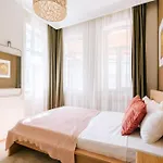 Urban With Balcony • Close To Taksim Lägenhet Istanbul