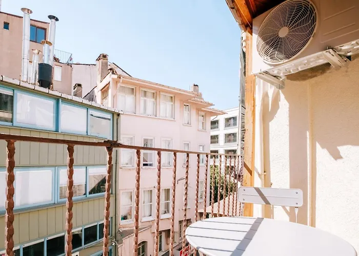公寓 Upscale W Balcony - Near Istiklal 伊斯坦布尔