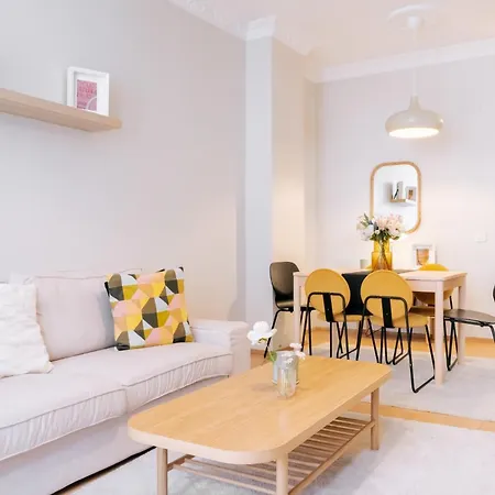 Urban With Balcony • Close To Taksim איסטמבול