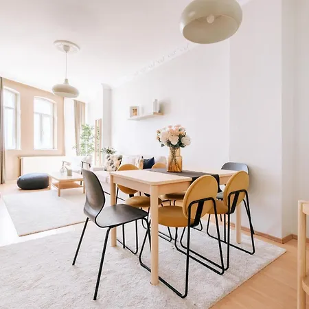 Urban With Balcony • Close To Taksim Estambul
