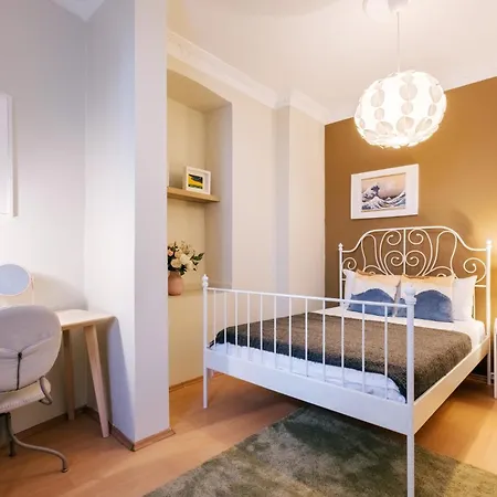 Apartament Urban With Balcony • Close To Taksim